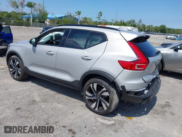 2024 Volvo XC40 Plus Dark Theme с VIN YV4L12ULXR2293107, выставлен на аукционе IAAI как лот 42283292 с пробегом 10 917 миль миль и . История ставок и продаж доступна на DreamBid. Изображение 3.