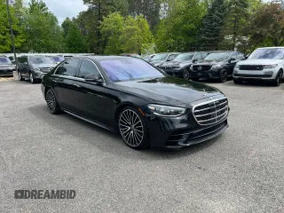 2021 Mercedes-Benz S 580 z VIN W1K6G7GBXMA027895, wystawiony jako Copart lot #57789375 z przebiegiem 104 502 mil mil oraz Tytuł czysty. Historia ofert i sprzedaży dostępna na DreamBid. Obrazek 1.