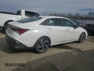 2024 Hyundai Elantra SEL z VIN KMHLS4DG0RU816262, wystawiony jako Copart lot #46448675 z przebiegiem 3 957 mil mil oraz Szkoda całkowita • Salvage title. Historia ofert i sprzedaży dostępna na DreamBid. Obrazek 3.