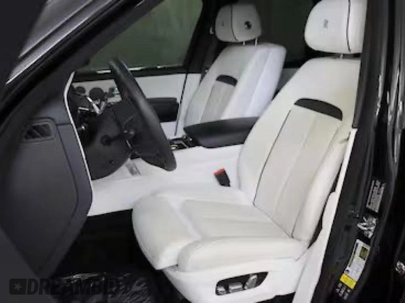 2020 Rolls-Royce Cullinan z VIN SLATV4C0XLU201XXX, wystawiony jako Copart lot #59246195 z przebiegiem 48 797 mil mil oraz Tytuł czysty. Historia ofert i sprzedaży dostępna na DreamBid. Obrazek 5.