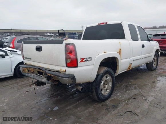 2006 Chevrolet Silverado 1500 LT2 with VIN 2GCEK19B161147287, listed as a IAAI auction lot 41508773 with 202,155 mi miles. Bid and sale history available at carsss.com. Image 4.