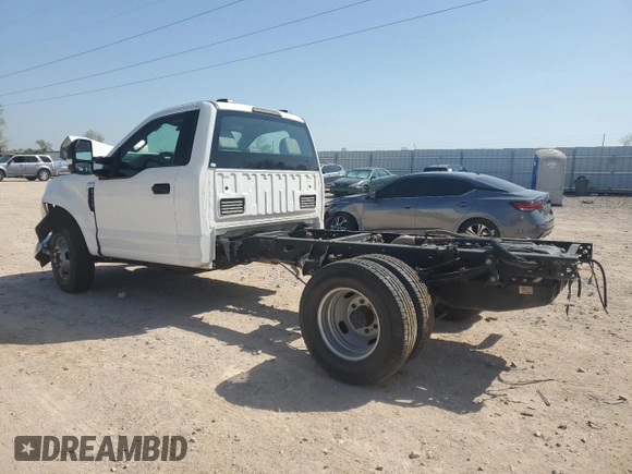 2022 Ford F-350 with VIN 1FDRF3G60NEE17240, listed as a Copart auction lot 52053935 with 84,918 mi miles and Salvage title. Bid and sale history available at DreamBid. Image 2.