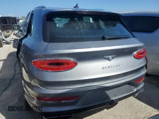 2021 Bentley Bentayga V8 z VIN SJAAM2ZV5MC033827, wystawiony jako Copart lot #75244994 z przebiegiem 16 527 mil mil oraz Nie do naprawy • Non repairable. Historia ofert i sprzedaży dostępna na DreamBid. Obrazek 6.