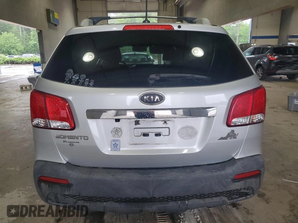2012 Kia Sorento LX z VIN 5XYKT3A69CG294520, wystawiony jako Copart lot #59002835 z przebiegiem Nie podano mil oraz Czysty tytuł • Clean title. Historia ofert i sprzedaży dostępna na DreamBid. Obrazek 6.