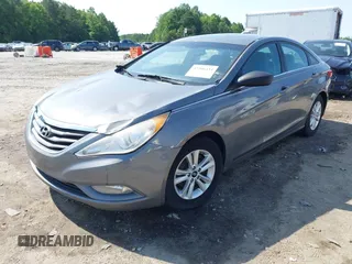 2013 Hyundai Sonata GLS z VIN 5NPEB4AC1DH700618, wystawiony jako IAAI lot #42306434 z przebiegiem 161 094 mil mil oraz . Historia ofert i sprzedaży dostępna na DreamBid. Obrazek 2.