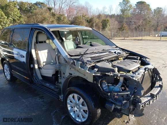 2015 Chrysler Town & Country Touring with VIN 2C4RC1BG1FR609174, listed as a IAAI auction lot 41527536 with 168,818 mi miles. Bid and sale history available at carsss.com. Image 6.