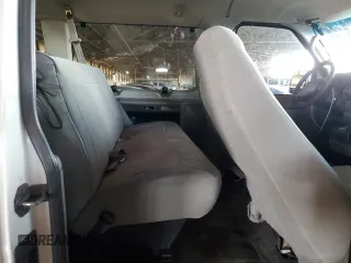 2006 Ford Econoline Passenger XL z VIN 1FBNE31L96HA15984, wystawiony jako Copart lot #46550855 z przebiegiem 242 736 mil mil oraz Czysty tytuł • Clean title. Historia ofert i sprzedaży dostępna na DreamBid. Obrazek 11.