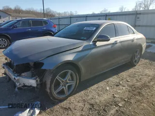 2018 Mercedes-Benz E-Class E 300 with VIN WDDZF4KB5JA322856, listed as a Copart auction lot 88320555 with 0 mi miles and Salvage Title. Bid and sale history available at carsss.com. Image 1.