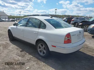 2004 Volkswagen Passat GLX with VIN WVWRH63B64P150935, listed as a IAAI auction lot 42064933 with 174,357 mi miles and . Bid and sale history available at DreamBid. Image 3.