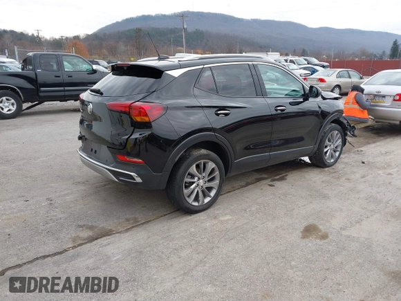 2022 Buick Encore GX Essence with VIN KL4MMGSLXNB136597, listed as a IAAI auction lot 40908220 with 28,855 mi miles. Bid and sale history available at carsss.com. Image 4.