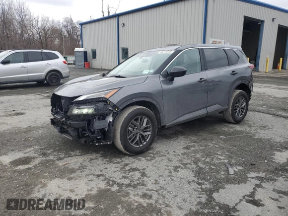 2025 Nissan Rogue S z VIN 5N1BT3AB0SC790995, wystawiony jako Copart lot #48211515 z przebiegiem 260 mil mil oraz Szkoda całkowita • Salvage title. Historia ofert i sprzedaży dostępna na DreamBid. Obrazek 1.