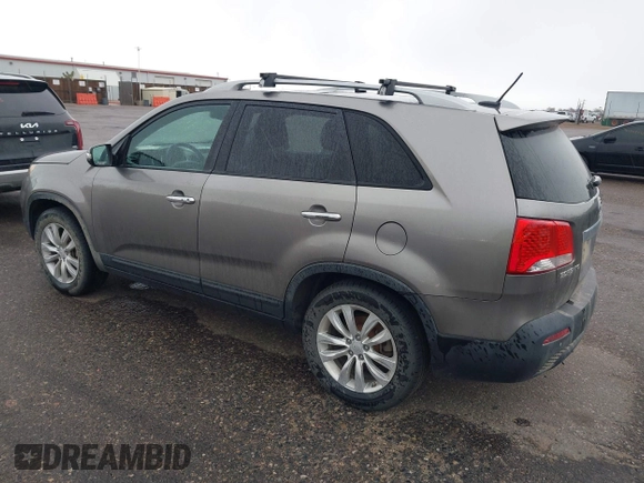 2011 Kia Sorento EX with VIN 5XYKU4A27BG028783, listed as a IAAI auction lot 41795310 with 256,109 mi miles. Bid and sale history available at carsss.com. Image 3.