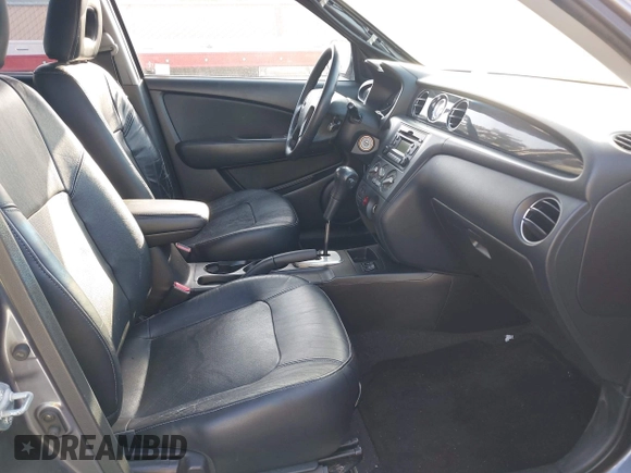 2005 Mitsubishi Outlander z VIN JA4LX81F35U005245, wystawiony jako IAAI lot #42430398 z przebiegiem 221 922 mil mil oraz . Historia ofert i sprzedaży dostępna na DreamBid. Obrazek 5.