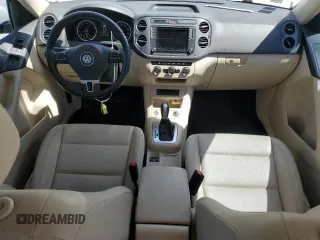 2017 Volkswagen Tiguan S z VIN WVGAV7AXXHK028345, wystawiony jako Copart lot #52797575 z przebiegiem 67 364 mil mil oraz Szkody całkowita. Historia ofert i sprzedaży dostępna na DreamBid. Obrazek 8.