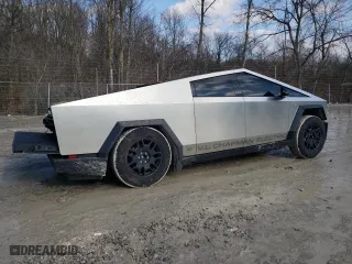 2024 Tesla Cybertruck with VIN 7G2CEHED6RA006192, listed as a Copart auction lot 45924985 with 12,050 mi miles and Salvage Title. Bid and sale history available at carsss.com. Image 3.