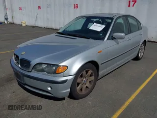 2004 BMW 3 Series 325i с VIN WBAAZ33464KP82869, выставлен на аукционе IAAI как лот 42221954 с пробегом 90 335 миль миль и . История ставок и продаж доступна на DreamBid. Изображение 2.