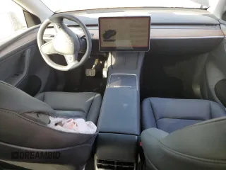 2025 Tesla Model Y Long Range z VIN 7SAYGDEE8SA338745, wystawiony jako Copart lot #50034495 z przebiegiem 4 829 mil mil oraz Szkoda całkowita • Salvage title. Historia ofert i sprzedaży dostępna na DreamBid. Obrazek 8.