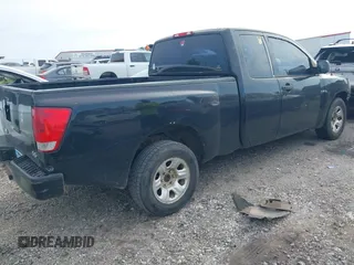 2007 Nissan Titan LE z VIN 1N6BA06A07N245025, wystawiony jako IAAI lot #42469264 z przebiegiem 324 485 mil mil oraz . Historia ofert i sprzedaży dostępna na DreamBid. Obrazek 4.