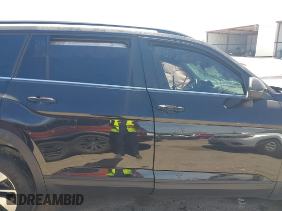 2024 Volkswagen Atlas SE with VIN 1V2JR2CA9RC591577, listed as a IAAI auction lot 41817933 with Not provided miles and . Bid and sale history available at DreamBid. Image 14.