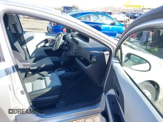 2014 Toyota Prius One z VIN JTDKDTB32E1574607, wystawiony jako IAAI lot #41724312 z przebiegiem 102 612 mil mil oraz . Historia ofert i sprzedaży dostępna na DreamBid. Obrazek 5.