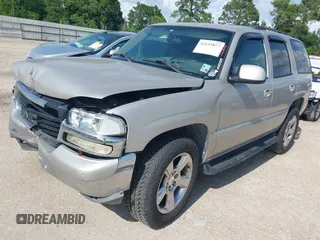 2004 GMC Yukon SLE z VIN 1GKEC13V44R175383, wystawiony jako IAAI lot #42155877 z przebiegiem 303 482 mil mil oraz . Historia ofert i sprzedaży dostępna na DreamBid. Obrazek 17.