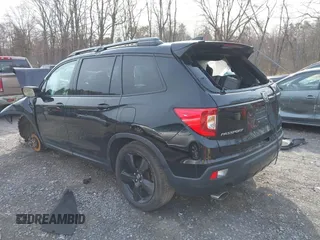 2019 Honda Passport Elite with VIN 5FNYF8H00KB010472, listed as a IAAI auction lot 42013475 with 62,577 mi miles. Bid and sale history available at carsss.com. Image 3.