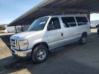 2010 Ford Econoline Passenger XL z VIN 1FMNE1BW3ADA25124, wystawiony jako Copart lot #56899235 z przebiegiem 244 010 mil mil oraz Szkoda całkowita • Salvage title. Historia ofert i sprzedaży dostępna na DreamBid. Obrazek 1.