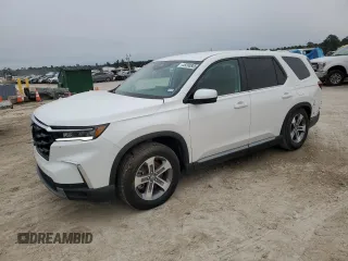 2025 Honda Pilot EX-L with VIN 5FNYG2H44SB003828, listed as a Copart auction lot 45298805 with 5,577 mi miles and Salvage Title. Bid and sale history available at carsss.com. Image 1.