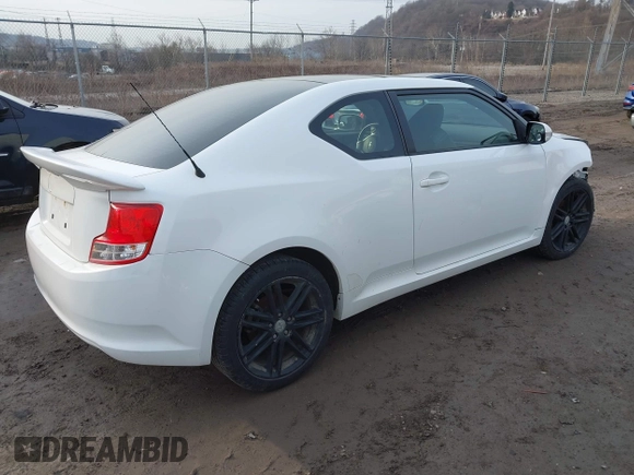 2011 Scion tC z VIN JTKJF5C75B3017346, wystawiony jako IAAI lot #41683984 z przebiegiem 109 342 mil mil oraz . Historia ofert i sprzedaży dostępna na DreamBid. Obrazek 4.