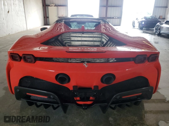 2024 Ferrari SF90 z VIN ZFF96NMAXR0307213, wystawiony jako Copart lot #74306594 z przebiegiem Nie podano mil oraz Nie do naprawy. Historia ofert i sprzedaży dostępna na DreamBid. Obrazek 6.