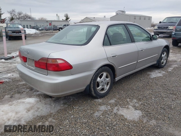 1998 Honda Accord EX z VIN 1HGCG5556WA207104, wystawiony jako IAAI lot #41444523 z przebiegiem 284 755 mil mil oraz . Historia ofert i sprzedaży dostępna na DreamBid. Obrazek 4.