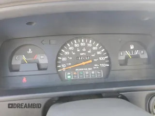 1993 Toyota Pickup DLX z VIN JT4RN93P7P5080335, wystawiony jako Copart lot #84757234 z przebiegiem 162 290 mil mil oraz Szkoda całkowita • Salvage title. Historia ofert i sprzedaży dostępna na DreamBid. Obrazek 9.
