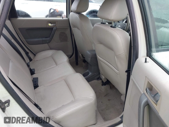 2011 Ford Focus SEL with VIN 1FAHP3HN4BW177155, listed as a IAAI auction lot 42193275 with 204,886 mi miles and . Bid and sale history available at DreamBid. Image 8.