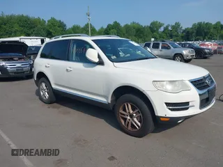 2008 Volkswagen Touareg V6 with VIN WVGBE77L18D040817, listed as a IAAI auction lot 42555188 with 202,942 mi miles and . Bid and sale history available at DreamBid. Image 1.