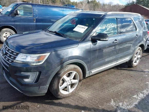 2017 Ford Explorer XLT with VIN 1FM5K8DH4HGC36289, listed as a IAAI auction lot 41433894 with 71,681 mi miles. Bid and sale history available at carsss.com. Image 2.