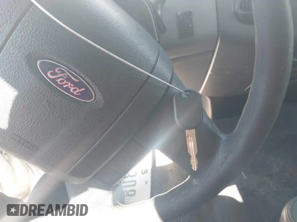 2008 Ford F-150 STX z VIN 1FTRX12W98FC33166, wystawiony jako IAAI lot #41613296 z przebiegiem 330 276 mil mil oraz . Historia ofert i sprzedaży dostępna na DreamBid. Obrazek 11.