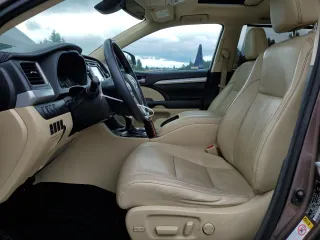 2017 Toyota Highlander XLE with VIN 5TDJZRFHXHS359117, listed as a Copart auction lot 62672815 with 100,515 mi miles and Clean title. Bid and sale history available at DreamBid. Image 7.