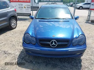 2004 Mercedes-Benz C 230 Kompressor z VIN WDBRF40J24F495227, wystawiony jako IAAI lot #42285246 z przebiegiem 200 008 mil mil oraz . Historia ofert i sprzedaży dostępna na DreamBid. Obrazek 16.