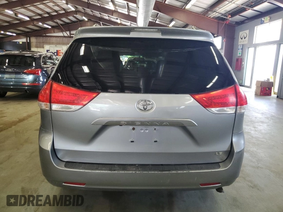 2011 Toyota Sienna LE AAS z VIN 5TDKK3DCXBS146656, wystawiony jako Copart lot #61140625 z przebiegiem 200 328 mil mil oraz Czysty tytuł • Clean title. Historia ofert i sprzedaży dostępna na DreamBid. Obrazek 6.