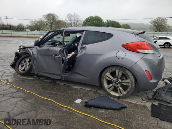 2015 Hyundai Veloster z VIN KMHTC6AD4FU241307, wystawiony jako Copart lot #53704525 z przebiegiem Nie podano mil oraz Szkoda całkowita • Salvage title. Historia ofert i sprzedaży dostępna na DreamBid. Obrazek 2.