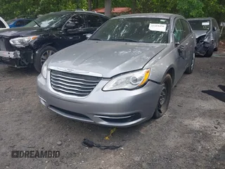 2014 Chrysler 200 LX z VIN 1C3CCBAB6EN211217, wystawiony jako IAAI lot #42169450 z przebiegiem 97 948 mil mil oraz . Historia ofert i sprzedaży dostępna na DreamBid. Obrazek 2.