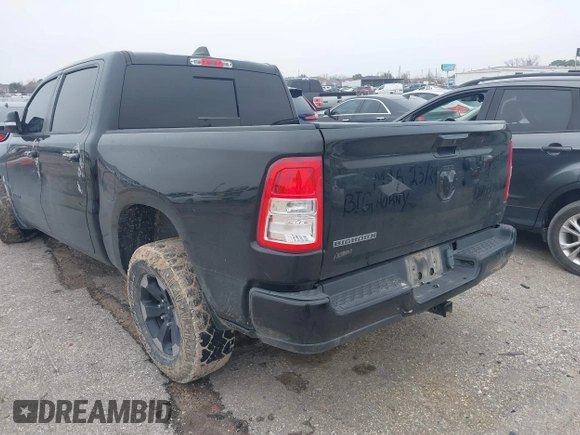 2021 Ram 1500 Big Horn z VIN 1C6RREFG7MN630189, wystawiony jako IAAI lot #41371219 z przebiegiem 62 613 mil mil oraz . Historia ofert i sprzedaży dostępna na DreamBid. Obrazek 3.