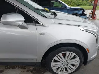 2018 Cadillac XT5 Premium Luxury FWD z VIN 1GYKNERS7JZ214504, wystawiony jako IAAI lot #40067507 z przebiegiem Nie podano mil oraz . Historia ofert i sprzedaży dostępna na DreamBid. Obrazek 11.