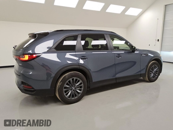 2025 Mazda CX-70 Preferred z VIN JM3KJBHD3S1117049, wystawiony jako Copart lot #45181775 z przebiegiem 8097 mil mil oraz Tytuł czysty. Historia ofert i sprzedaży dostępna na DreamBid. Obrazek 3.