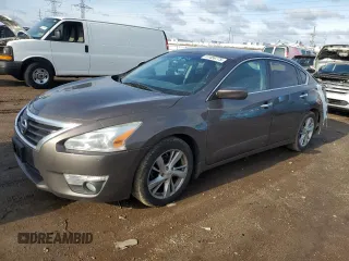 2015 Nissan Altima SV z VIN 1N4AL3AP3FC479021, wystawiony jako Copart lot #51458775 z przebiegiem 122 312 mil mil oraz Szkody całkowita. Historia ofert i sprzedaży dostępna na DreamBid. Obrazek 1.