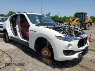2018 Maserati Levante GranSport z VIN ZN661XUSXJX259582, wystawiony jako Copart lot #56030025 z przebiegiem Nie podano mil oraz Czysty tytuł • Clean title. Historia ofert i sprzedaży dostępna na DreamBid. Obrazek 4.