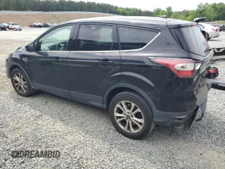 2017 Ford Escape SE z VIN 1FMCU0GD7HUA94744, wystawiony jako Copart lot #54209545 z przebiegiem 99 658 mil mil oraz Szkoda całkowita • Salvage title. Historia ofert i sprzedaży dostępna na DreamBid. Obrazek 2.
