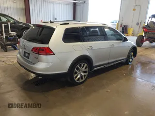 2017 Volkswagen Golf S z VIN 3VWH17AU9HM532332, wystawiony jako IAAI lot #41996360 z przebiegiem 105 854 mil mil oraz . Historia ofert i sprzedaży dostępna na DreamBid. Obrazek 4.