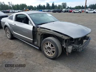2008 Ford Mustang Deluxe with VIN 1ZVHT80N485182883, listed as a IAAI auction lot 42615739 with 203,793 mi miles and . Bid and sale history available at DreamBid. Image 1.