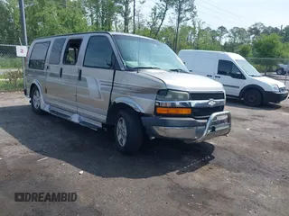 2003 Chevrolet Express Passenger z VIN 1GBFG15X131201183, wystawiony jako IAAI lot #42194710 z przebiegiem 207 602 mil mil oraz . Historia ofert i sprzedaży dostępna na DreamBid. Obrazek 1.